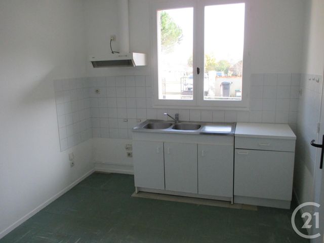 Maison &agrave; louer - 4 pi&egrave;ces - 99,22 m2 - Lesparre Medoc - 33 - AQUITAINE