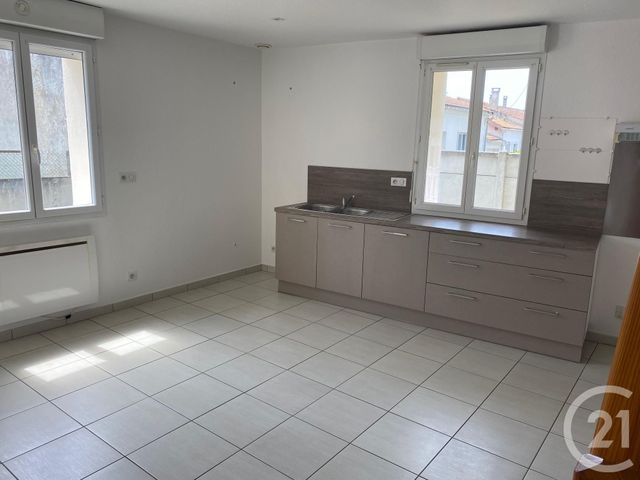 Appartement F2 &agrave; louer - 2 pi&egrave;ces - 48 m2 - Lesparre Medoc - 33 - AQUITAINE