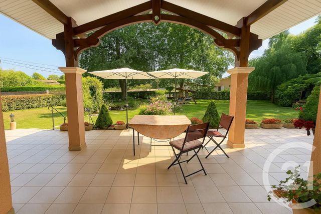 Afficher la photo en grand Maison à vendre - 9 pièces - 147 m2 - Jau Dignac Et Loirac - 33 - AQUITAINE