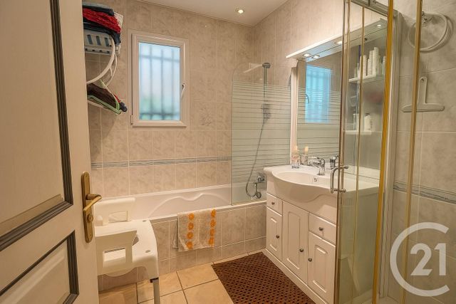 Afficher la photo en grand Maison à vendre - 9 pièces - 147 m2 - Jau Dignac Et Loirac - 33 - AQUITAINE