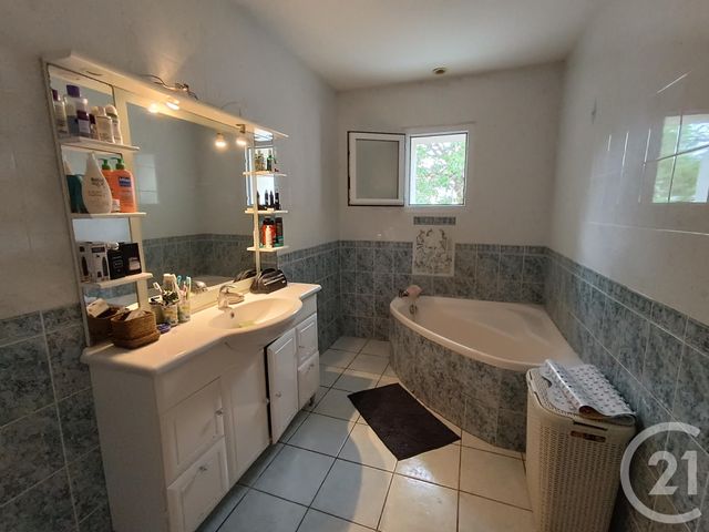 Afficher la photo en grand Maison à vendre - 5 pièces - 150,67 m2 - Jau Dignac Et Loirac - 33 - AQUITAINE